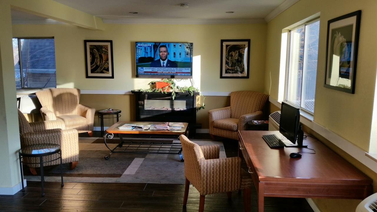 Riverwalk Inn & Suites Fort Atkinson Εξωτερικό φωτογραφία