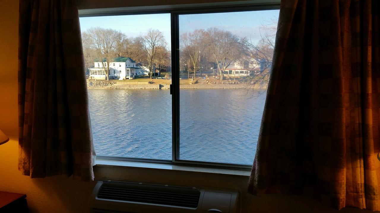 Riverwalk Inn & Suites Fort Atkinson Εξωτερικό φωτογραφία