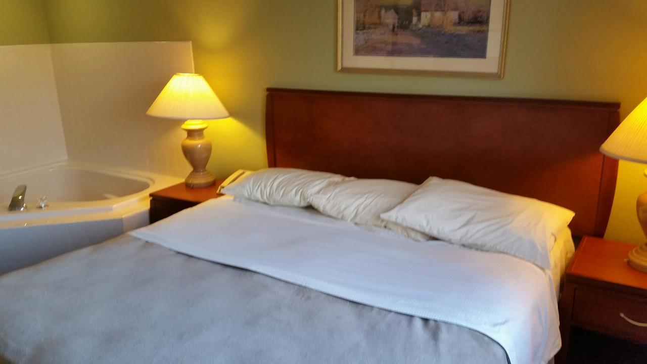 Riverwalk Inn & Suites Fort Atkinson Εξωτερικό φωτογραφία