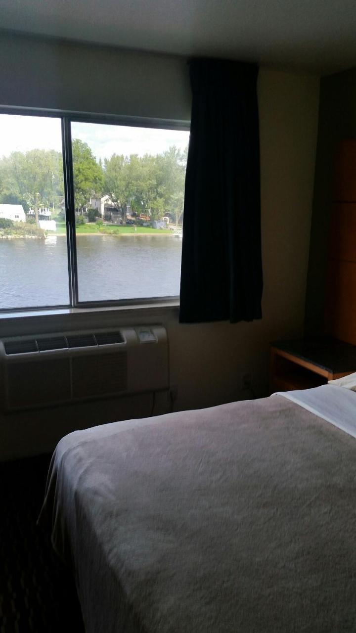 Riverwalk Inn & Suites Fort Atkinson Εξωτερικό φωτογραφία