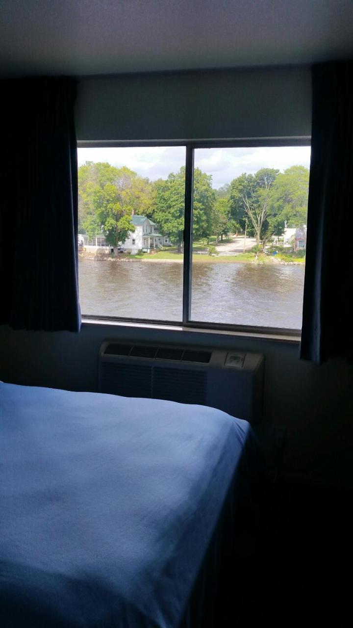 Riverwalk Inn & Suites Fort Atkinson Εξωτερικό φωτογραφία