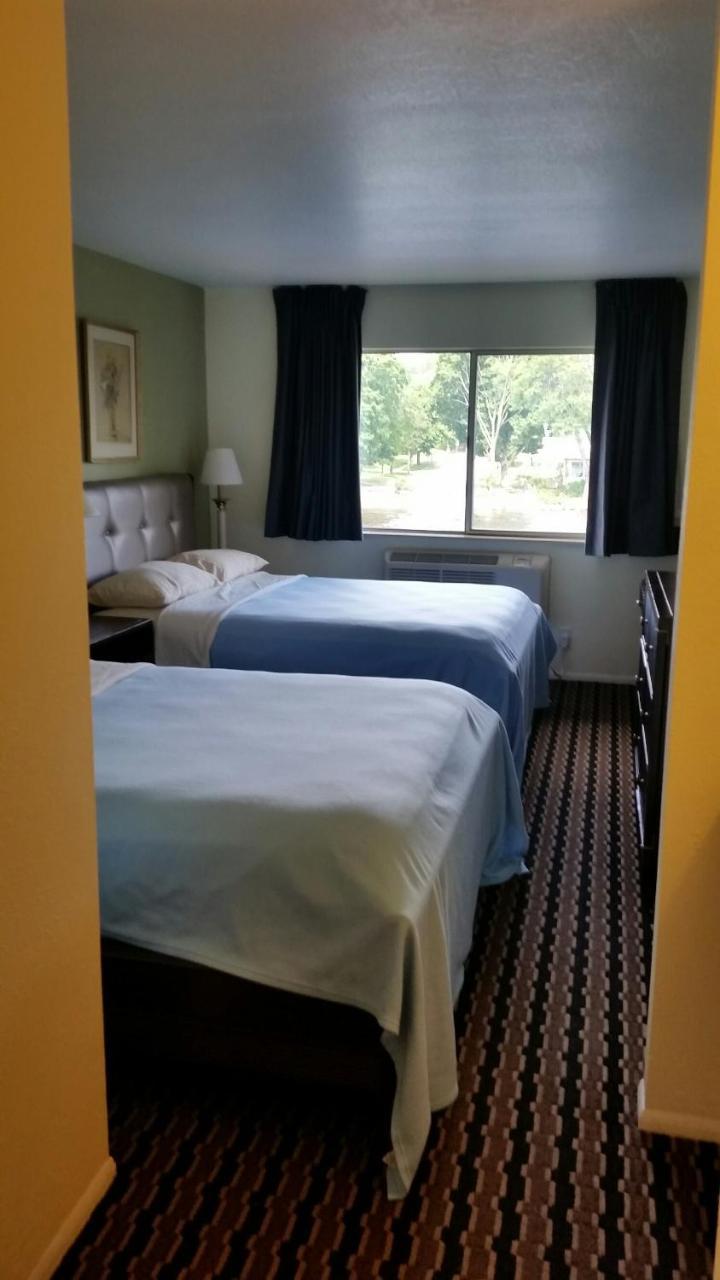 Riverwalk Inn & Suites Fort Atkinson Εξωτερικό φωτογραφία