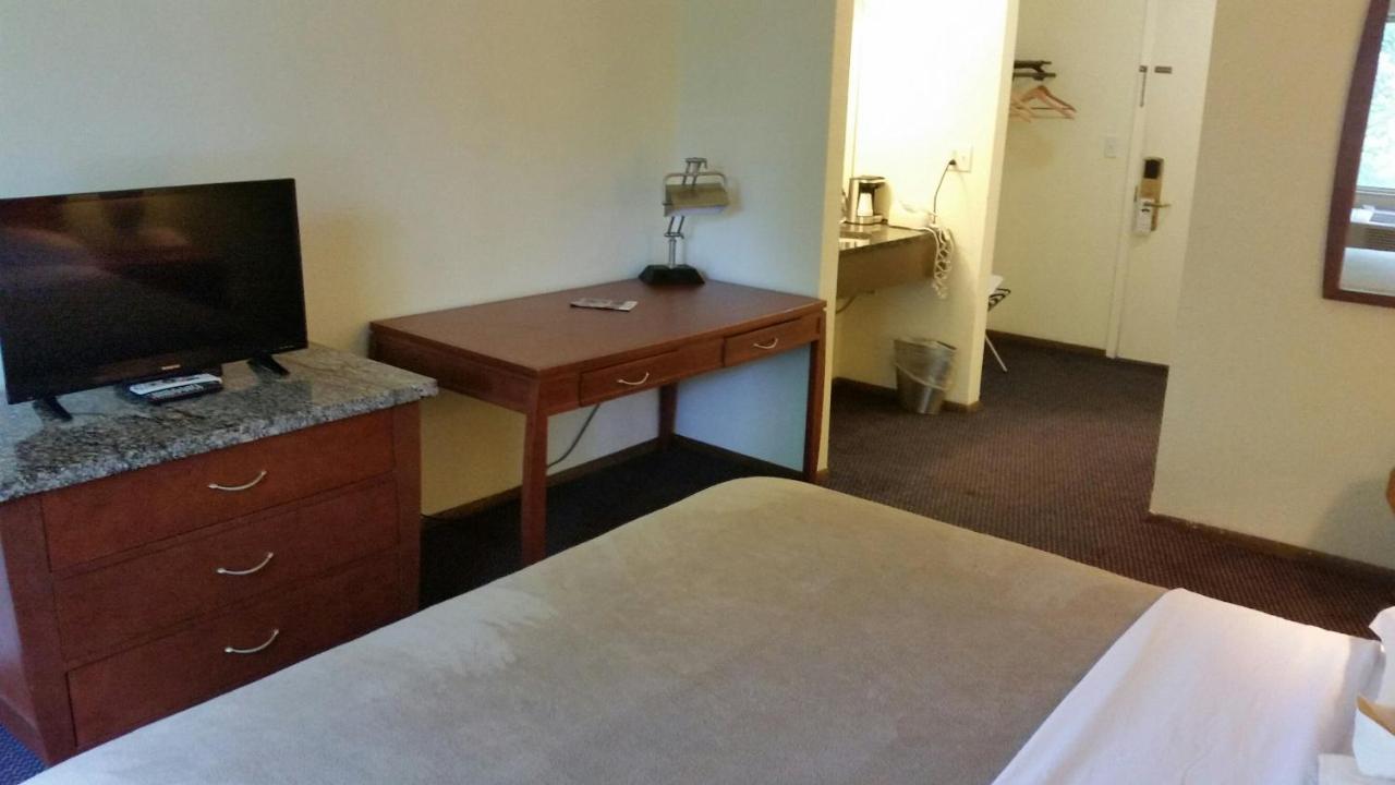 Riverwalk Inn & Suites Fort Atkinson Εξωτερικό φωτογραφία